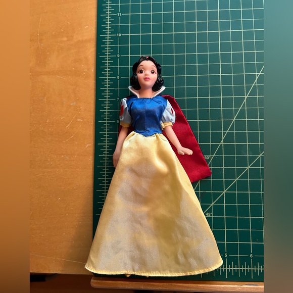 Applause Walt Disney Snow White Doll - Picture 7 of 8